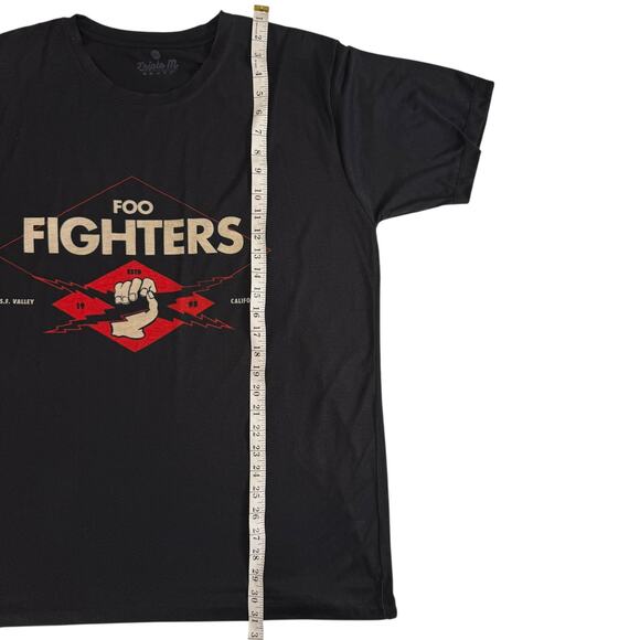 Foo Fighters Fist & Lightning bolts graphic Black 
T-shirt S.F. Valley Calif 2XL - Picture 11 of 11
